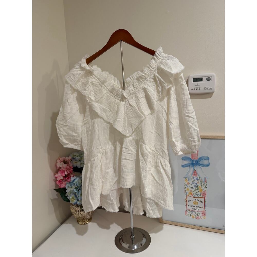 🎀 Free the Roses Ruffle Neckline Blouse 🎀